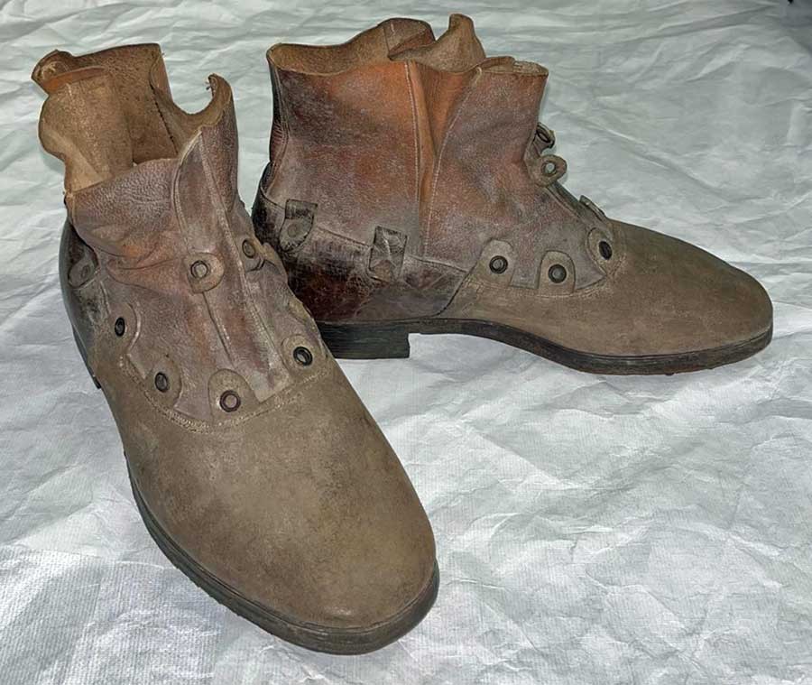 Museo del Nacionalismo Vasco. Complementos. Botas mendigoizales