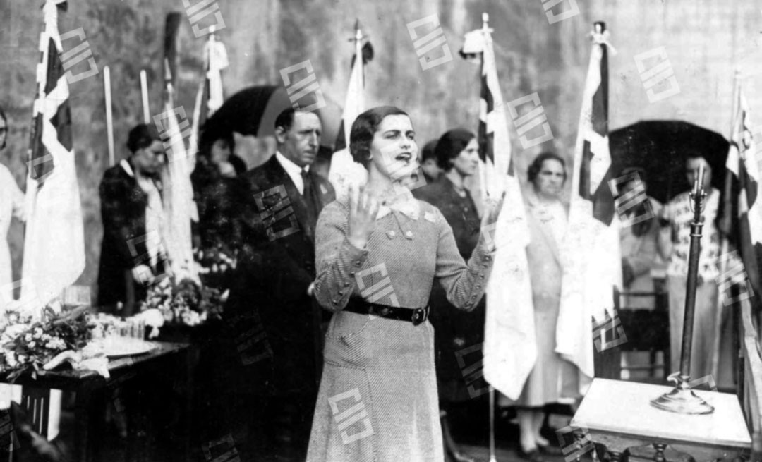 Julene Urcelai durante la celebración de un mitin.