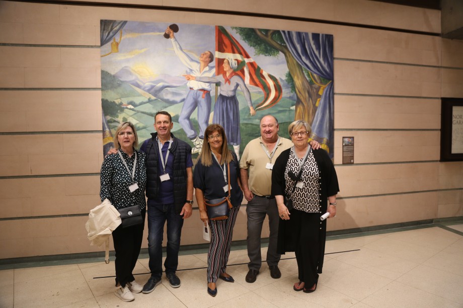 Pilar Lopez y su cuadrilla en el Museo del Nacionalismo Vaso