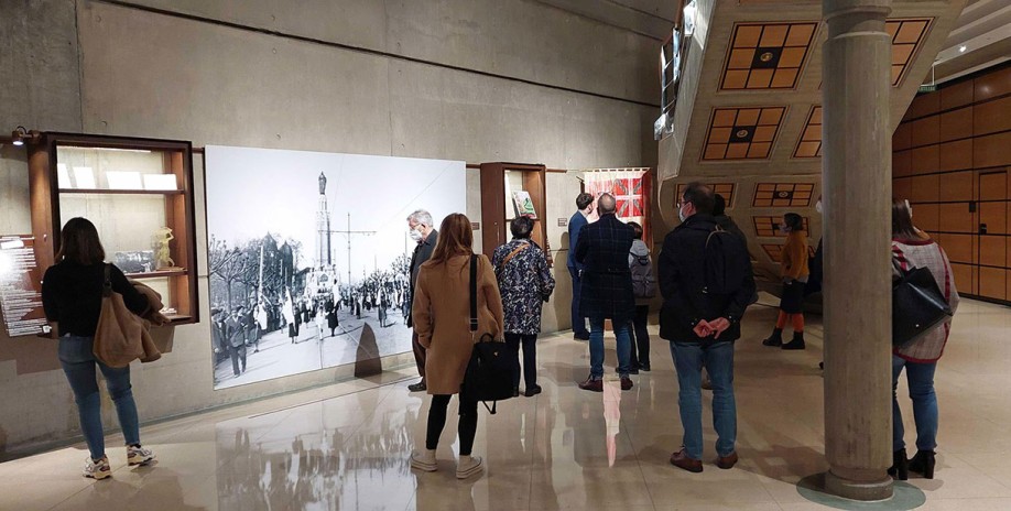 Imagen de visitantes del Museo del Nacionalismo Vasco